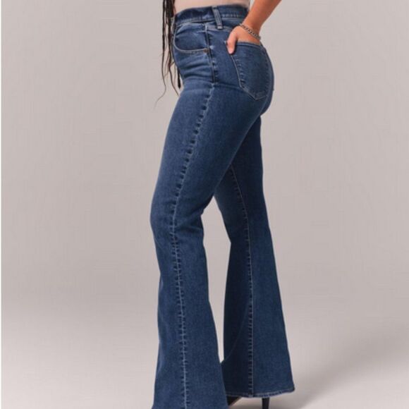 Abercrombie & Fitch The Flare Ultra High Rise Jean 26 / 2 short - Picture 2 of 13